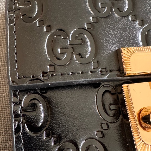 DESIGNER shiny leather embossed signature wallet - Picture 5 of 9